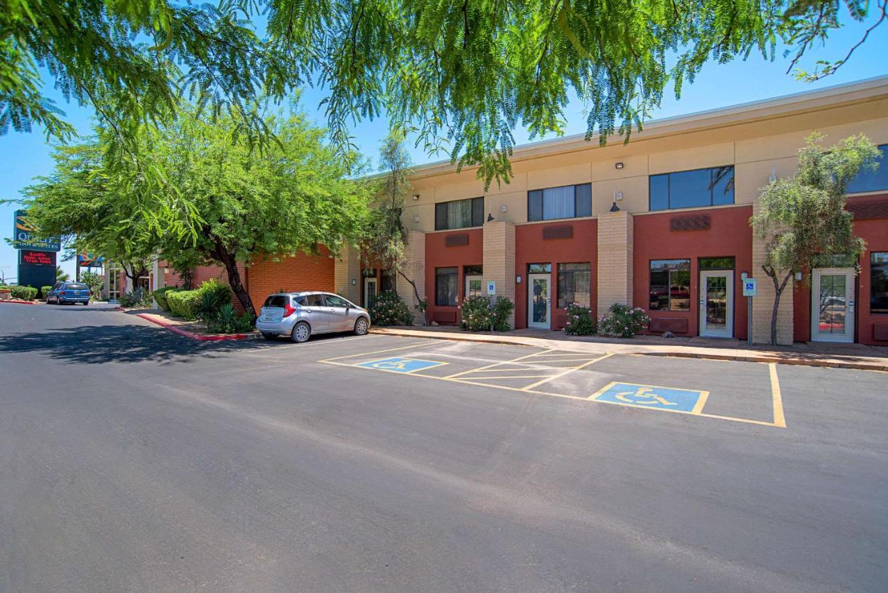 Quality Inn & Suites Phoenix Nw - Sun City Youngtown Kültér fotó