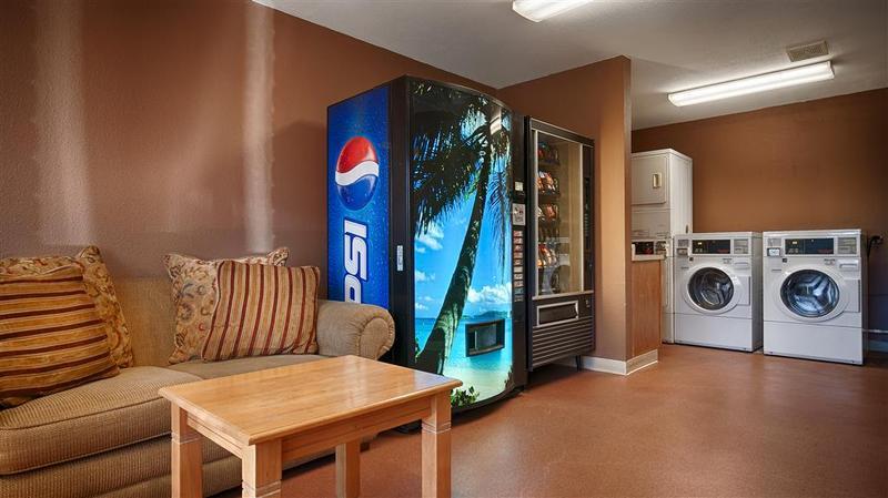 Quality Inn & Suites Phoenix Nw - Sun City Youngtown Kültér fotó