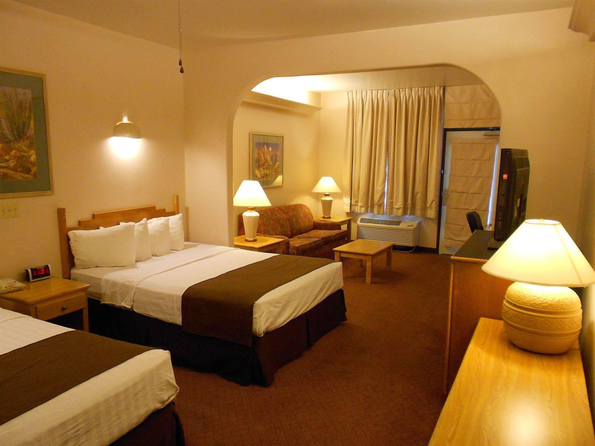 Quality Inn & Suites Phoenix Nw - Sun City Youngtown Kültér fotó
