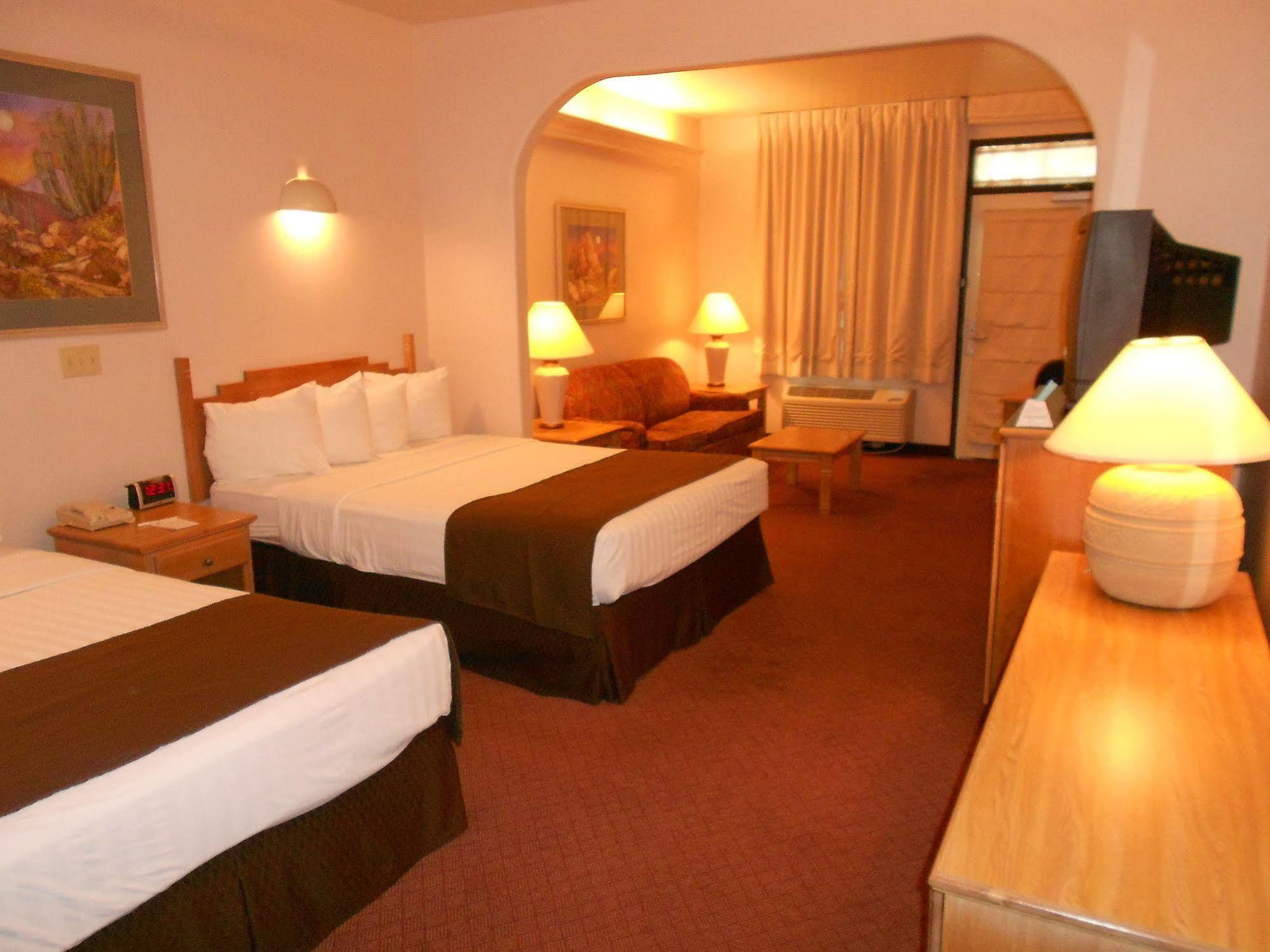 Quality Inn & Suites Phoenix Nw - Sun City Youngtown Kültér fotó
