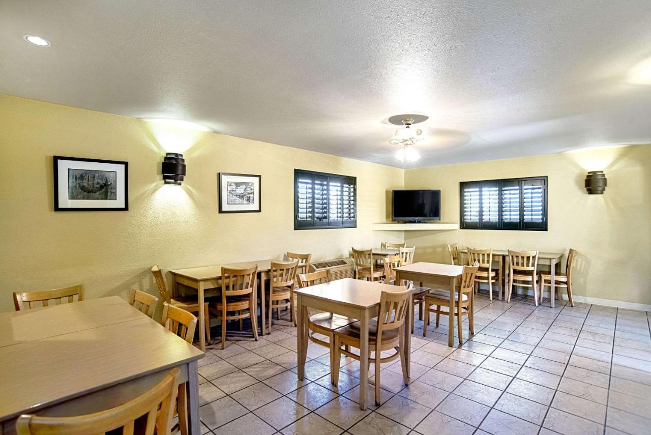 Quality Inn & Suites Phoenix Nw - Sun City Youngtown Kültér fotó