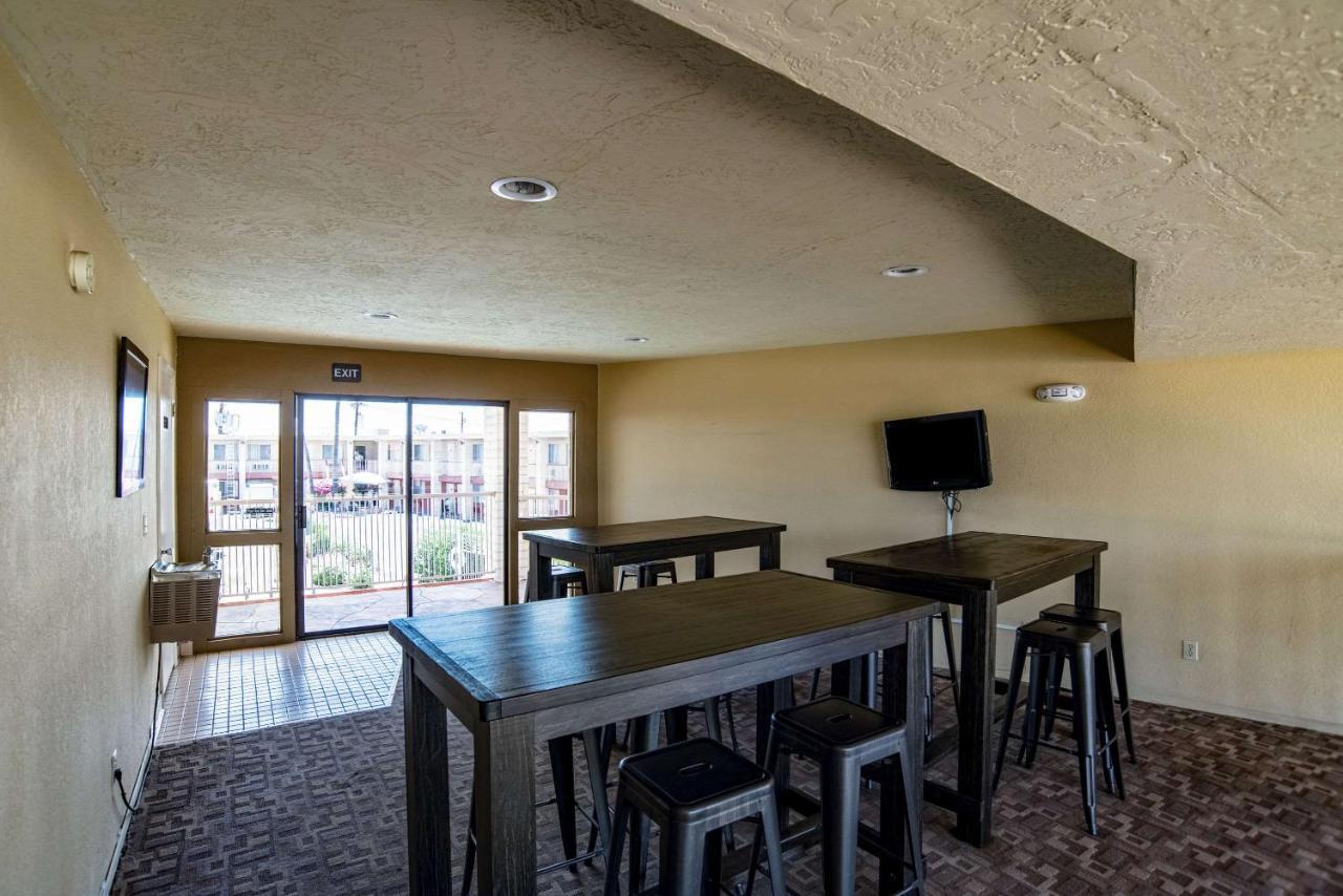Quality Inn & Suites Phoenix Nw - Sun City Youngtown Kültér fotó