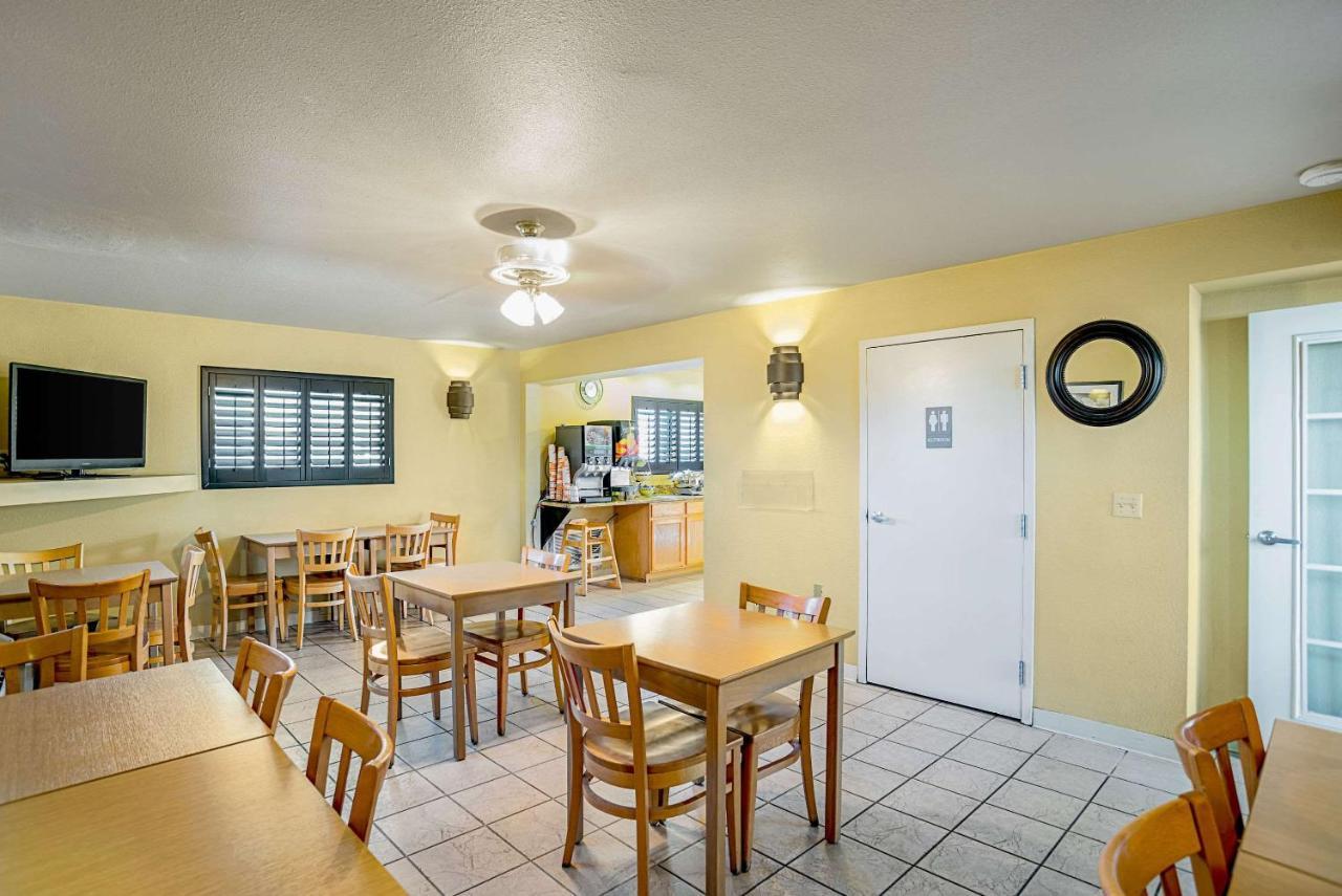 Quality Inn & Suites Phoenix Nw - Sun City Youngtown Kültér fotó